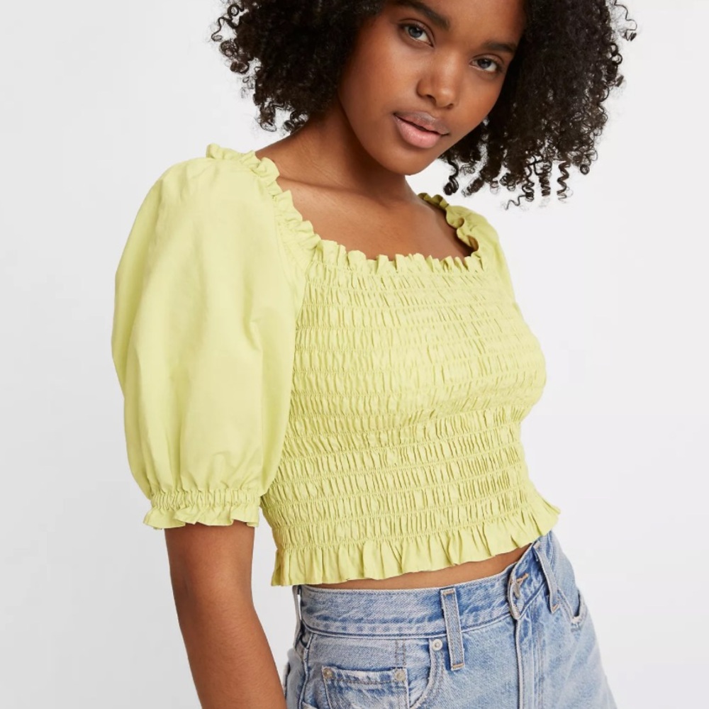 Levi’s NWT Smocked‎ Top